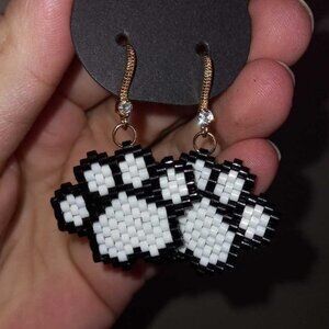 Beaded Paw Print Earrings 💕 Gift for the pet moms – 18K gold plated